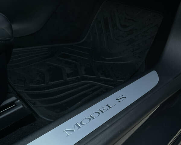 Серый Тесла Модель С, объемом двигателя 0 л и пробегом 28 тыс. км за 28500 $, фото 16 на Automoto.ua