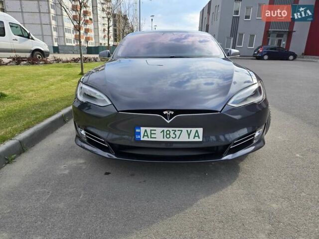 Серый Тесла Модель С, объемом двигателя 0 л и пробегом 120 тыс. км за 33500 $, фото 2 на Automoto.ua
