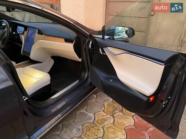 Серый Тесла Модель С, объемом двигателя 0 л и пробегом 62 тыс. км за 30500 $, фото 25 на Automoto.ua