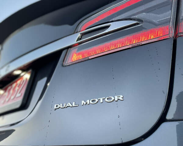 Серый Тесла Модель С, объемом двигателя 0 л и пробегом 28 тыс. км за 28500 $, фото 6 на Automoto.ua