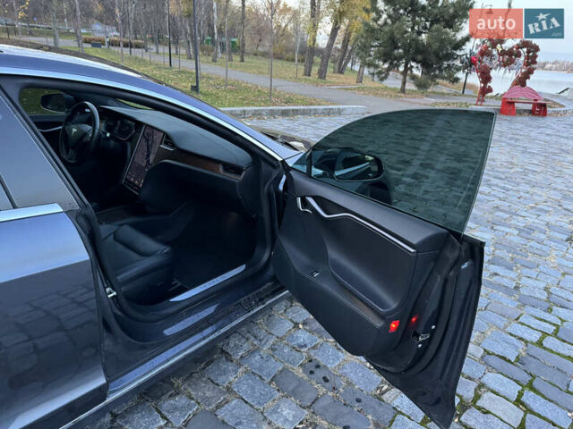 Серый Тесла Модель С, объемом двигателя 0 л и пробегом 80 тыс. км за 35500 $, фото 8 на Automoto.ua