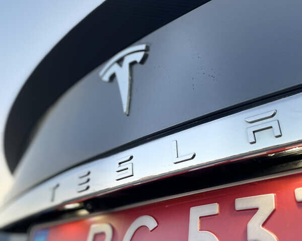 Серый Тесла Модель С, объемом двигателя 0 л и пробегом 28 тыс. км за 28500 $, фото 7 на Automoto.ua