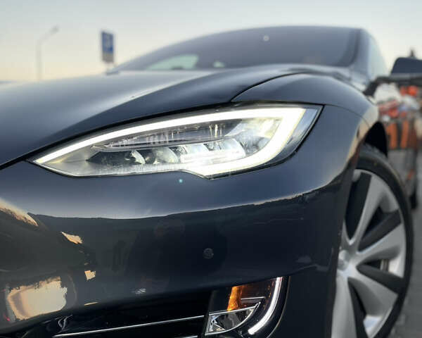 Серый Тесла Модель С, объемом двигателя 0 л и пробегом 28 тыс. км за 28500 $, фото 12 на Automoto.ua