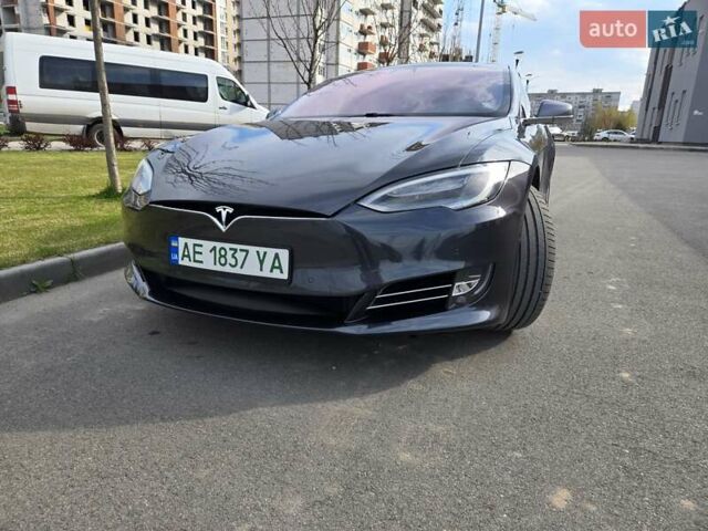 Серый Тесла Модель С, объемом двигателя 0 л и пробегом 120 тыс. км за 33500 $, фото 3 на Automoto.ua