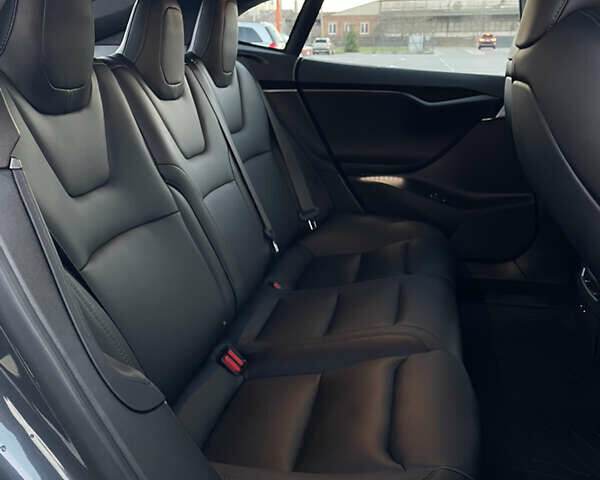 Серый Тесла Модель С, объемом двигателя 0 л и пробегом 28 тыс. км за 28500 $, фото 19 на Automoto.ua