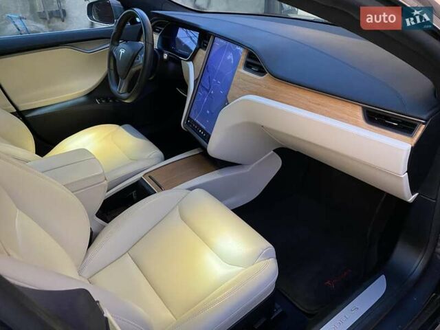 Серый Тесла Модель С, объемом двигателя 0 л и пробегом 62 тыс. км за 30500 $, фото 22 на Automoto.ua