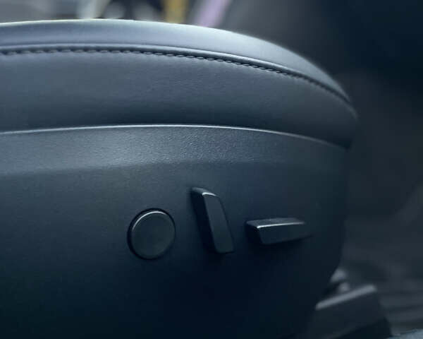 Серый Тесла Модель С, объемом двигателя 0 л и пробегом 28 тыс. км за 28500 $, фото 17 на Automoto.ua