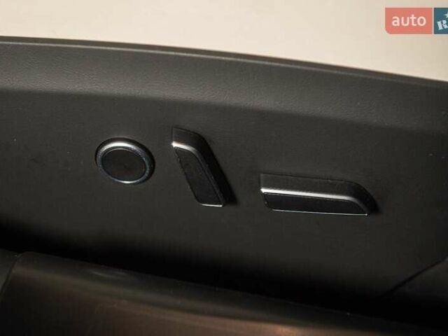 Серый Тесла Модель С, объемом двигателя 0 л и пробегом 36 тыс. км за 55900 $, фото 56 на Automoto.ua