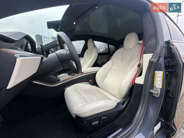 Серый Тесла Модель С, объемом двигателя 0 л и пробегом 104 тыс. км за 36900 $, фото 11 на Automoto.ua