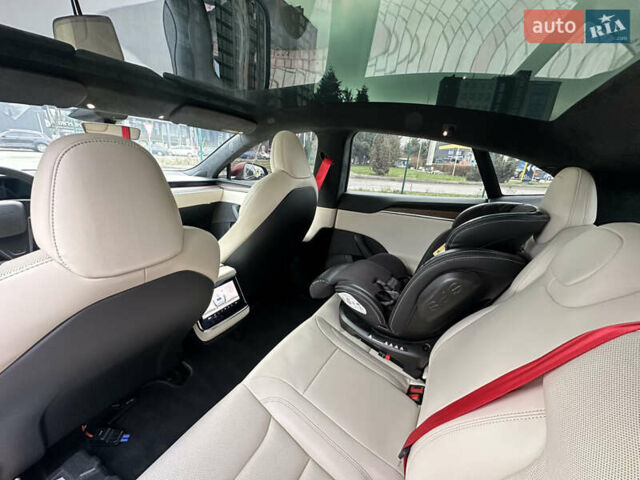 Серый Тесла Модель С, объемом двигателя 0 л и пробегом 104 тыс. км за 36900 $, фото 10 на Automoto.ua