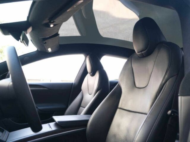 Серый Тесла Модель С, объемом двигателя 0 л и пробегом 24 тыс. км за 14500 $, фото 7 на Automoto.ua