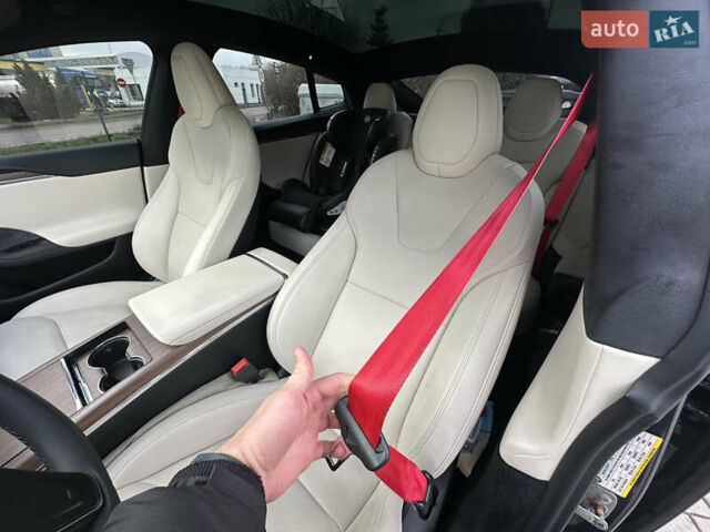 Серый Тесла Модель С, объемом двигателя 0 л и пробегом 104 тыс. км за 36900 $, фото 12 на Automoto.ua