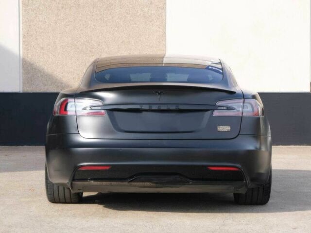 Серый Тесла Модель С, объемом двигателя 0 л и пробегом 24 тыс. км за 14500 $, фото 4 на Automoto.ua