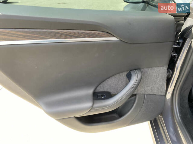 Серый Тесла Модель С, объемом двигателя 0 л и пробегом 77 тыс. км за 39900 $, фото 43 на Automoto.ua