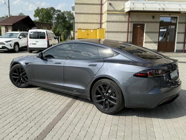 Серый Тесла Модель С, объемом двигателя 0 л и пробегом 74 тыс. км за 39900 $, фото 5 на Automoto.ua