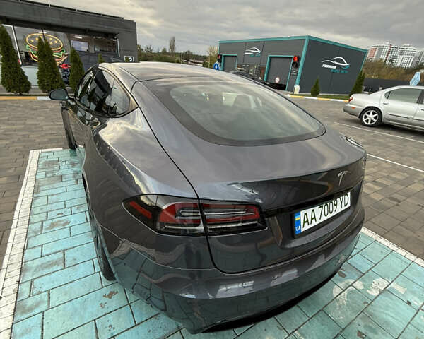 Серый Тесла Модель С, объемом двигателя 0 л и пробегом 69 тыс. км за 43000 $, фото 4 на Automoto.ua