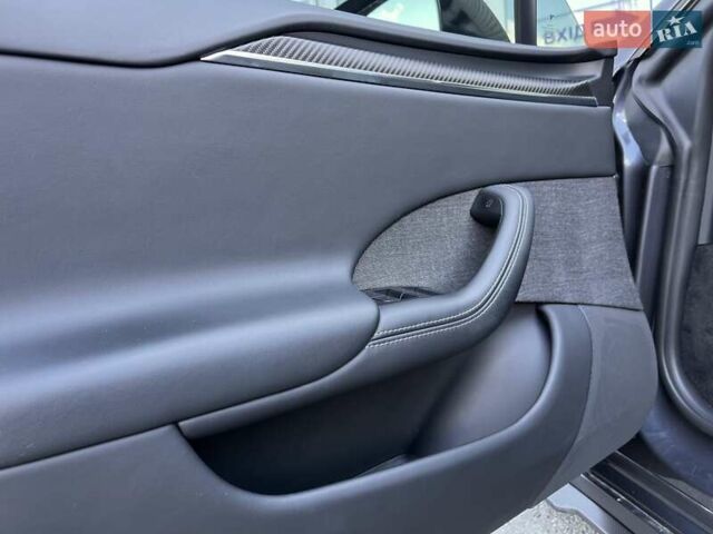 Серый Тесла Модель С, объемом двигателя 0 л и пробегом 24 тыс. км за 92000 $, фото 22 на Automoto.ua