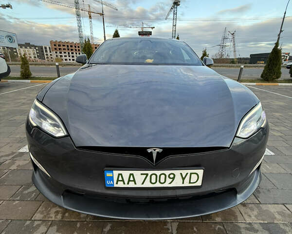 Серый Тесла Модель С, объемом двигателя 0 л и пробегом 69 тыс. км за 43000 $, фото 3 на Automoto.ua