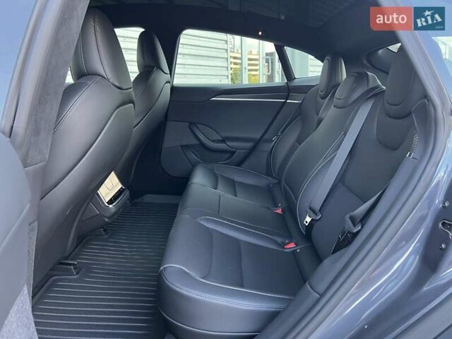Серый Тесла Модель С, объемом двигателя 0 л и пробегом 24 тыс. км за 92000 $, фото 23 на Automoto.ua