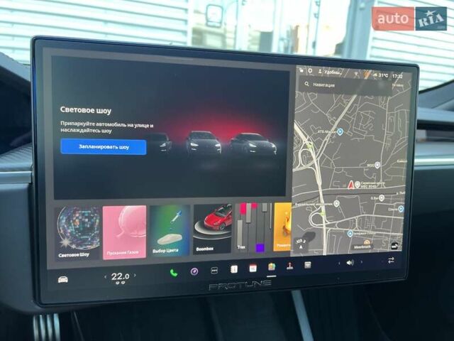 Серый Тесла Модель С, объемом двигателя 0 л и пробегом 24 тыс. км за 92000 $, фото 41 на Automoto.ua