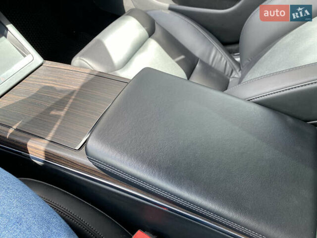 Серый Тесла Модель С, объемом двигателя 0 л и пробегом 77 тыс. км за 39900 $, фото 40 на Automoto.ua