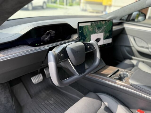 Серый Тесла Модель С, объемом двигателя 0 л и пробегом 74 тыс. км за 39900 $, фото 10 на Automoto.ua