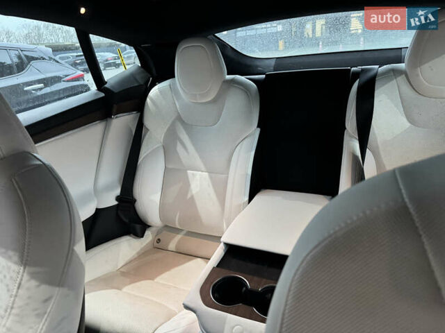 Серый Тесла Модель С, объемом двигателя 0 л и пробегом 78 тыс. км за 39000 $, фото 3 на Automoto.ua