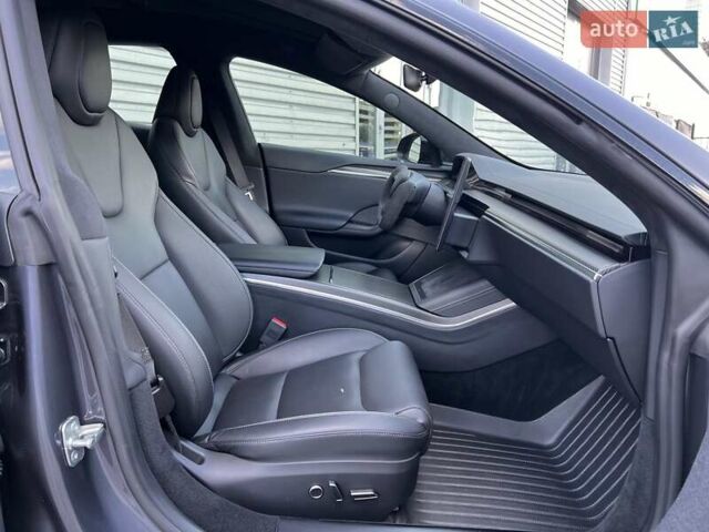 Серый Тесла Модель С, объемом двигателя 0 л и пробегом 24 тыс. км за 92000 $, фото 29 на Automoto.ua