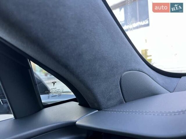 Серый Тесла Модель С, объемом двигателя 0 л и пробегом 24 тыс. км за 92000 $, фото 44 на Automoto.ua