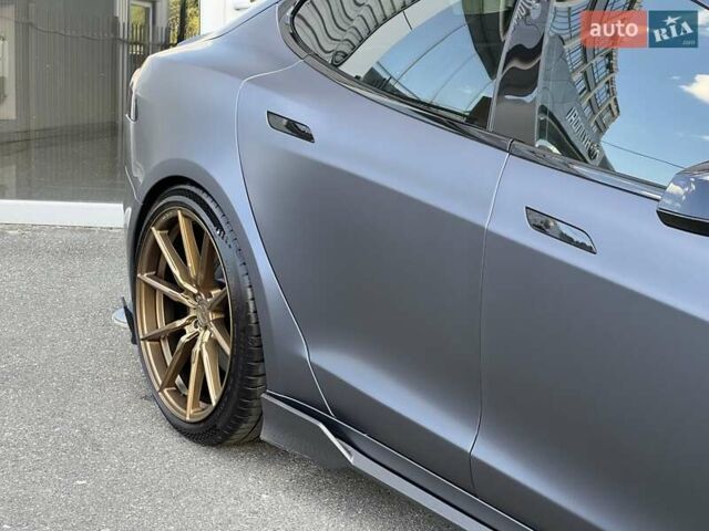 Серый Тесла Модель С, объемом двигателя 0 л и пробегом 24 тыс. км за 92000 $, фото 5 на Automoto.ua