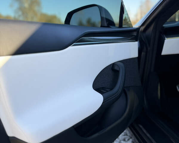 Серый Тесла Модель С, объемом двигателя 0 л и пробегом 11 тыс. км за 48500 $, фото 12 на Automoto.ua