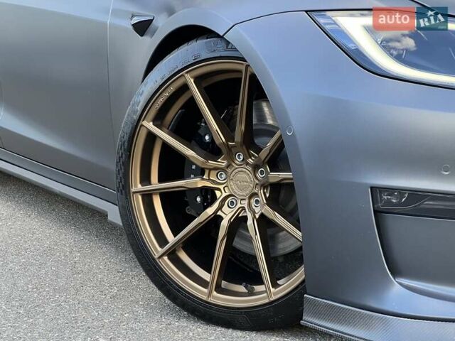 Серый Тесла Модель С, объемом двигателя 0 л и пробегом 24 тыс. км за 92000 $, фото 4 на Automoto.ua