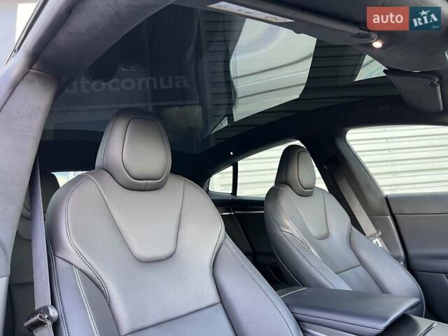 Серый Тесла Модель С, объемом двигателя 0 л и пробегом 24 тыс. км за 92000 $, фото 30 на Automoto.ua