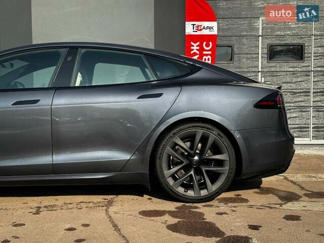 Серый Тесла Модель С, объемом двигателя 0 л и пробегом 21 тыс. км за 42499 $, фото 5 на Automoto.ua