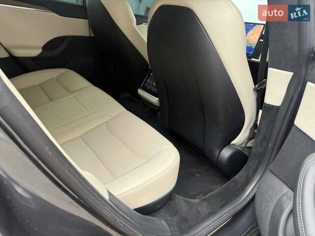 Серый Тесла Модель С, объемом двигателя 0 л и пробегом 58 тыс. км за 36500 $, фото 7 на Automoto.ua