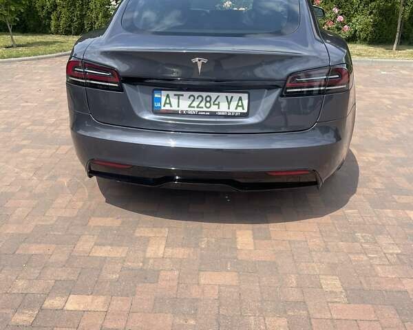 Серый Тесла Модель С, объемом двигателя 0 л и пробегом 13 тыс. км за 40200 $, фото 3 на Automoto.ua