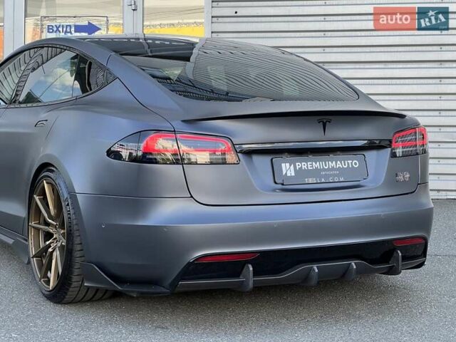 Серый Тесла Модель С, объемом двигателя 0 л и пробегом 24 тыс. км за 92000 $, фото 11 на Automoto.ua