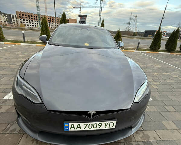 Серый Тесла Модель С, объемом двигателя 0 л и пробегом 69 тыс. км за 43000 $, фото 7 на Automoto.ua