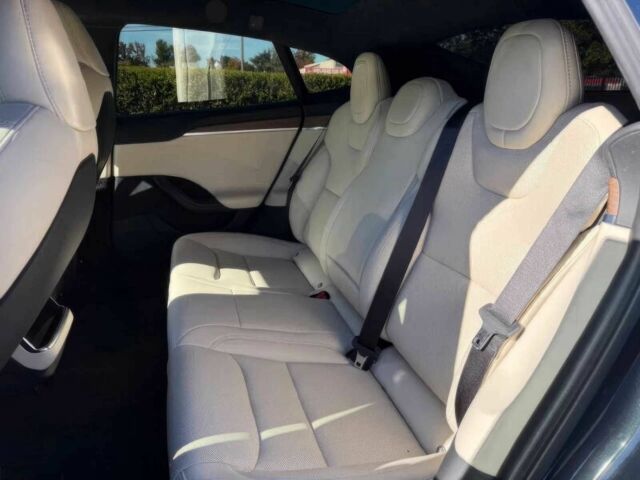 Серый Тесла Модель С, объемом двигателя 0 л и пробегом 20 тыс. км за 25600 $, фото 10 на Automoto.ua