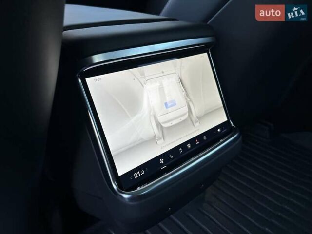 Серый Тесла Модель С, объемом двигателя 0 л и пробегом 24 тыс. км за 92000 $, фото 25 на Automoto.ua