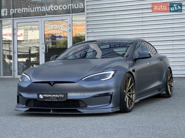 Серый Тесла Модель С, объемом двигателя 0 л и пробегом 24 тыс. км за 92000 $, фото 7 на Automoto.ua