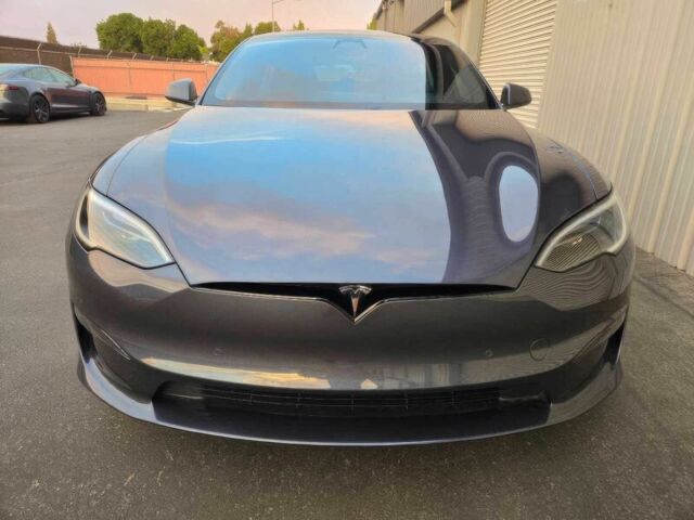 Серый Тесла Модель С, объемом двигателя 0 л и пробегом 24 тыс. км за 23000 $, фото 1 на Automoto.ua