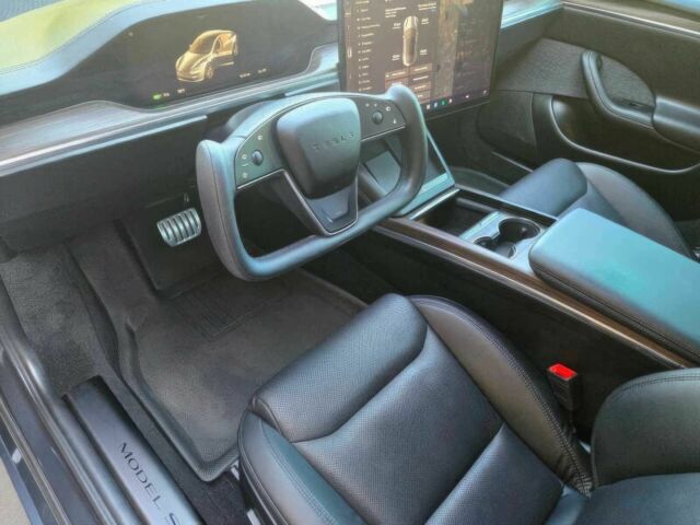 Серый Тесла Модель С, объемом двигателя 0 л и пробегом 24 тыс. км за 23000 $, фото 8 на Automoto.ua