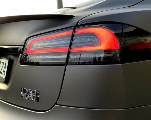 Серый Тесла Модель С, объемом двигателя 0 л и пробегом 9 тыс. км за 69500 $, фото 1 на Automoto.ua