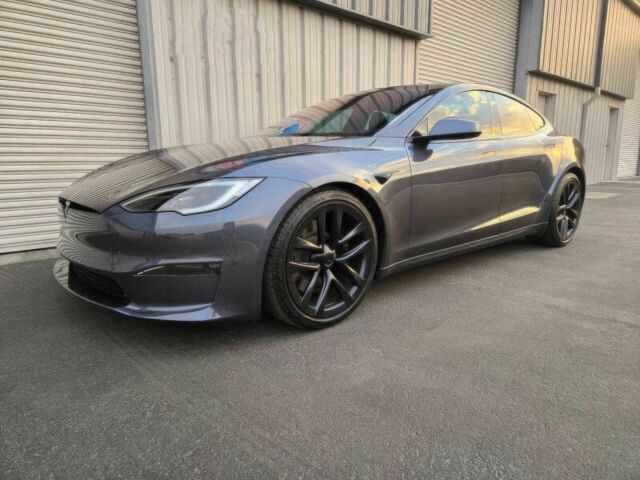 Серый Тесла Модель С, объемом двигателя 0 л и пробегом 24 тыс. км за 23000 $, фото 2 на Automoto.ua