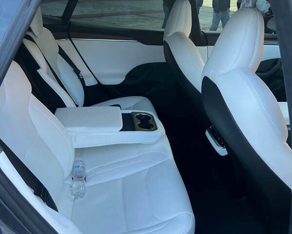 Сірий Тесла Модель С, об'ємом двигуна 0 л та пробігом 7 тис. км за 77777 $, фото 16 на Automoto.ua