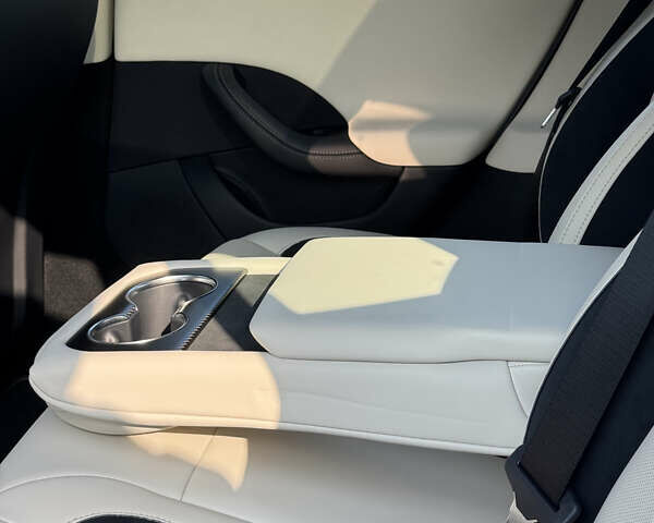 Сірий Тесла Модель С, об'ємом двигуна 0 л та пробігом 2 тис. км за 63000 $, фото 30 на Automoto.ua