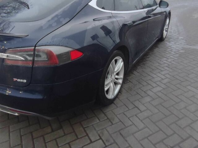 Синій Тесла Модель С, об'ємом двигуна 0 л та пробігом 200 тис. км за 10999 $, фото 2 на Automoto.ua