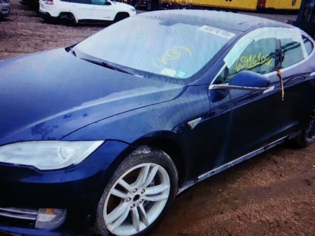 Синий Тесла Модель С, объемом двигателя 0 л и пробегом 500 тыс. км за 10000 $, фото 1 на Automoto.ua