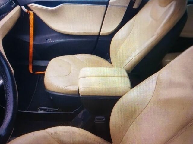 Синий Тесла Модель С, объемом двигателя 0 л и пробегом 500 тыс. км за 10000 $, фото 3 на Automoto.ua